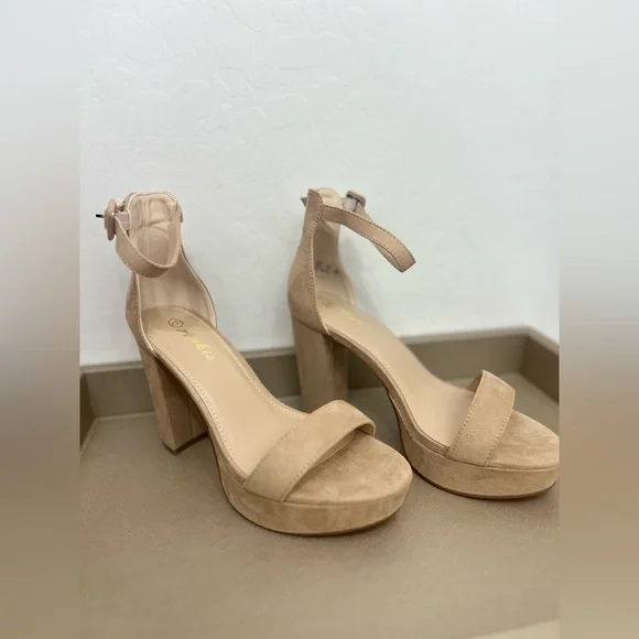 Tan suede block heel - Picture 7 of 7